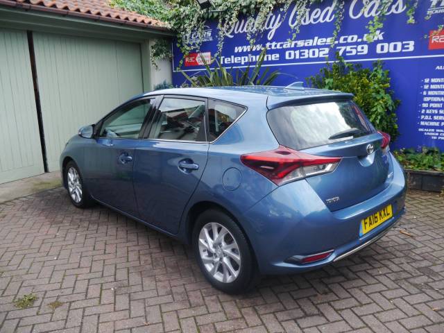 2016 Toyota Auris 1.6 D-4D Business Edition 5dr