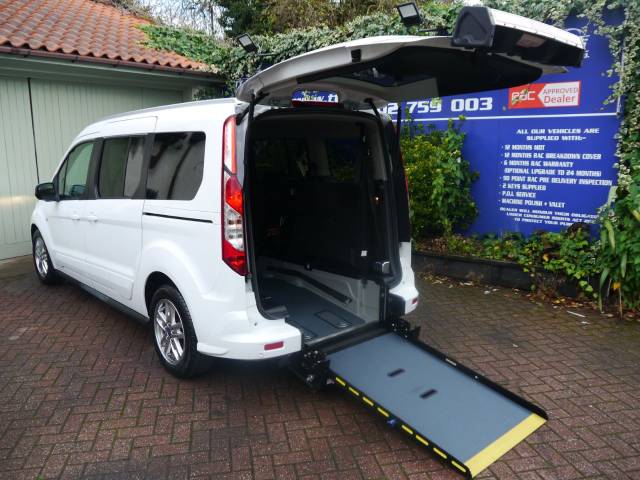 2019 Ford Grand Tourneo Connect 1.5 EcoBlue 120 Titanium 5dr WHEELCHAIR ACCESSIBLE