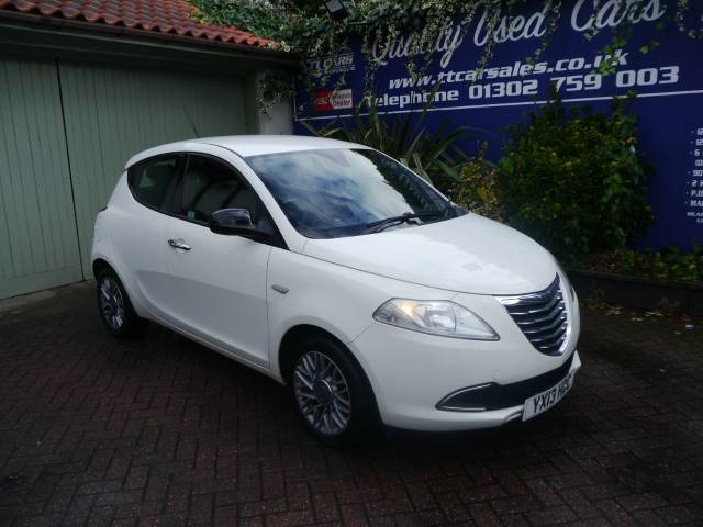 Chrysler Ypsilon 1.2 SE 5dr Hatchback Petrol White
