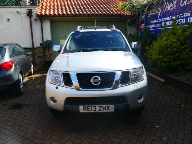 2013 Nissan Navara Double Cab Pick Up Tekna 2.5dCi 190 4WD