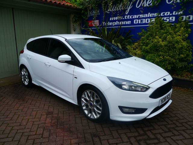Ford Focus 1.0 EcoBoost 140 ST-Line Navigation 5dr Hatchback Petrol White