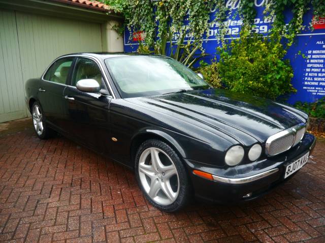 Jaguar XJ Series XJ 2.7 TDVi Executive 4dr Auto Saloon Diesel Black