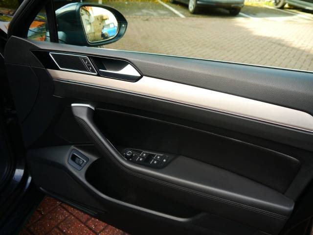 2018 Volkswagen Passat 2.0 TDI GT 5dr DSG [Panoramic Roof] [7 Speed]